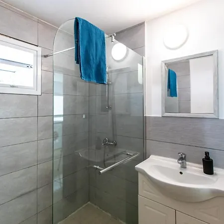 Bright 2-bed Flat, In Center